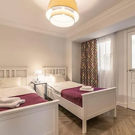 Apartment Historic Center Chic Gem With Balcony