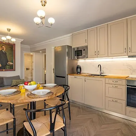 Historic Center Chic Gem With Balcony