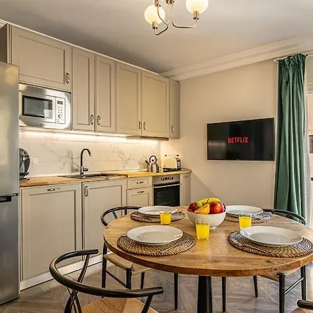 Historic Center Chic Gem With Balcony