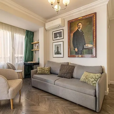 Historic Center Chic Gem With Balcony Apartment *