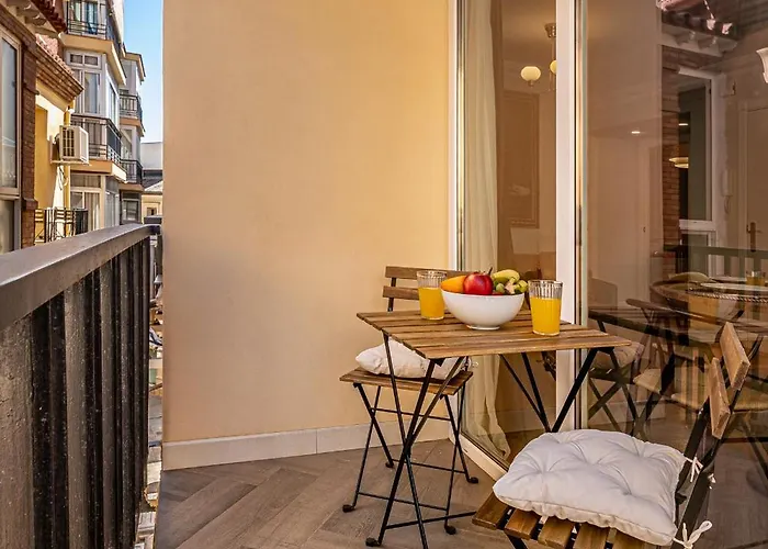 Apartment Historic Center Chic Gem With Balcony