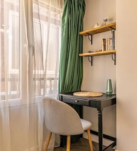Apartment Historic Center Chic Gem With Balcony *