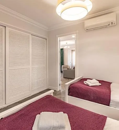 Apartment Historic Center Chic Gem With Balcony Málaga
