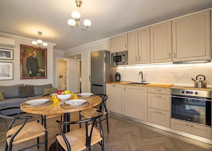 Historic Center Chic Gem With Balcony