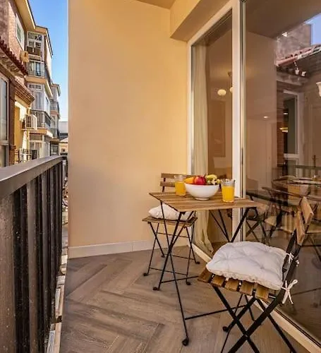 Apartment Historic Center Chic Gem With Balcony *