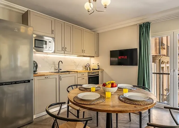 Historic Center Chic Gem With Balcony