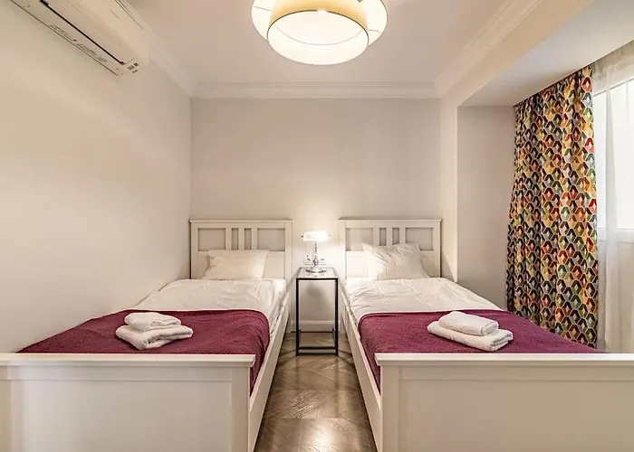 Historic Center Chic Gem With Balcony Apartment