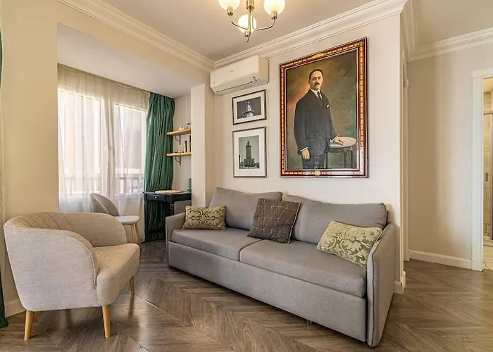Historic Center Chic Gem With Balcony Apartment *